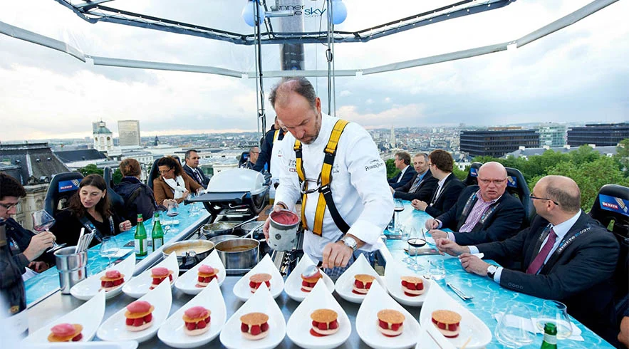 Dinner in the Sky (2)